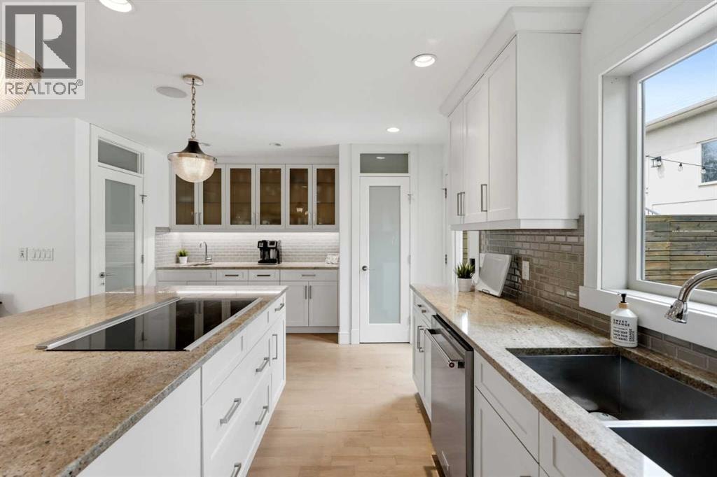 2040 31 Avenue SW — photo 15