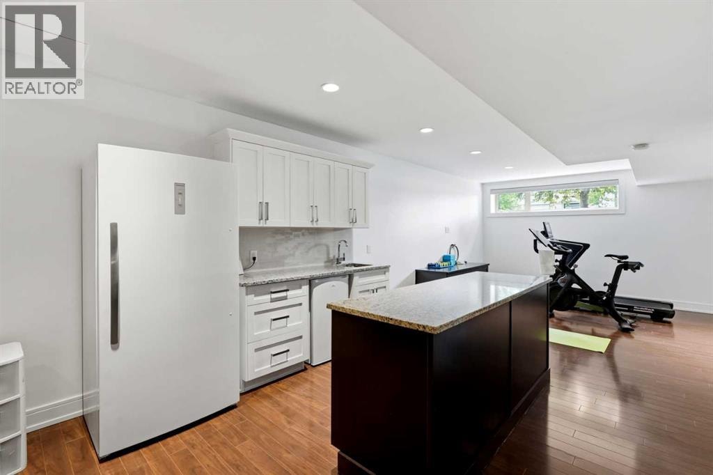 2040 31 Avenue SW — photo 41