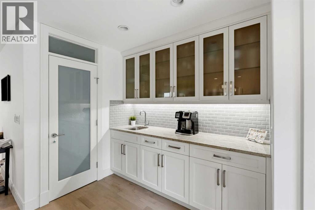 2040 31 Avenue SW — photo 13