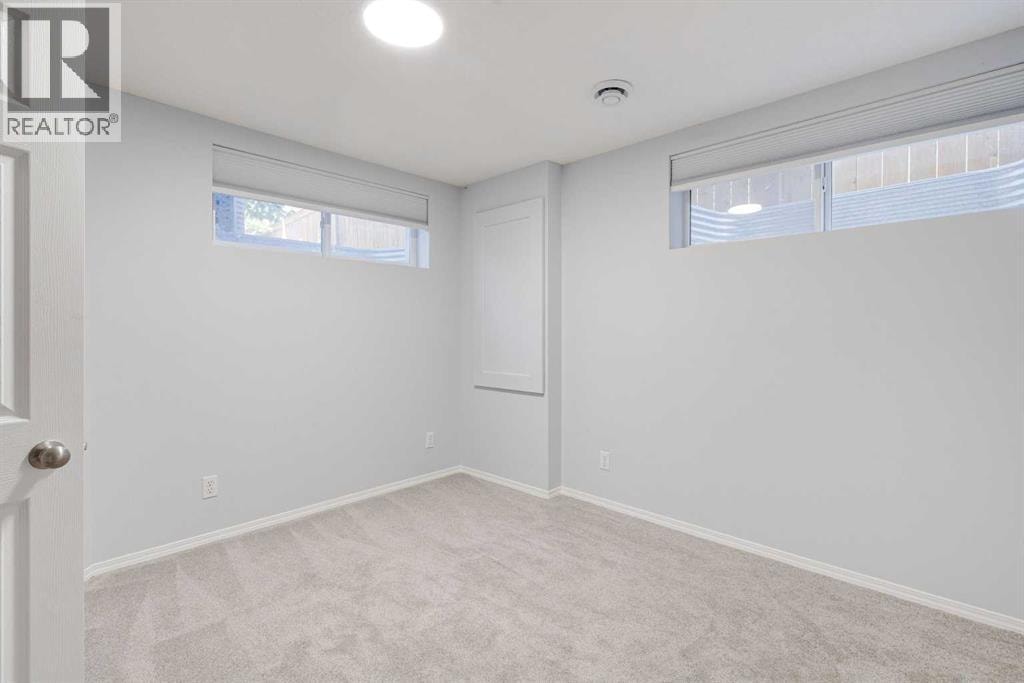 173 Copperfield Gardens SE — photo 40