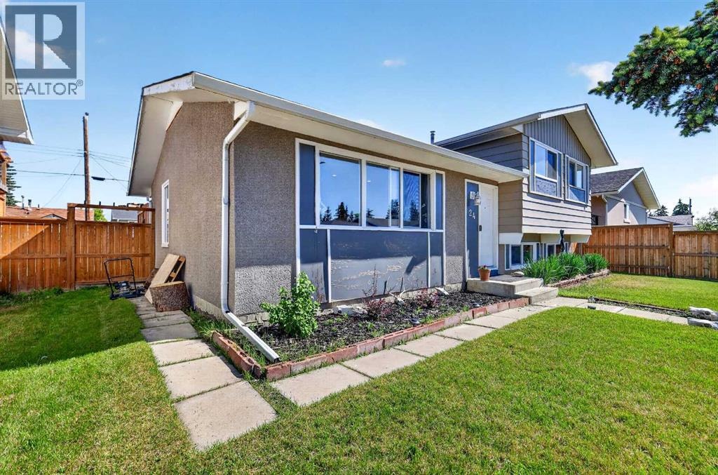 24 Penworth Crescent SE — photo 3