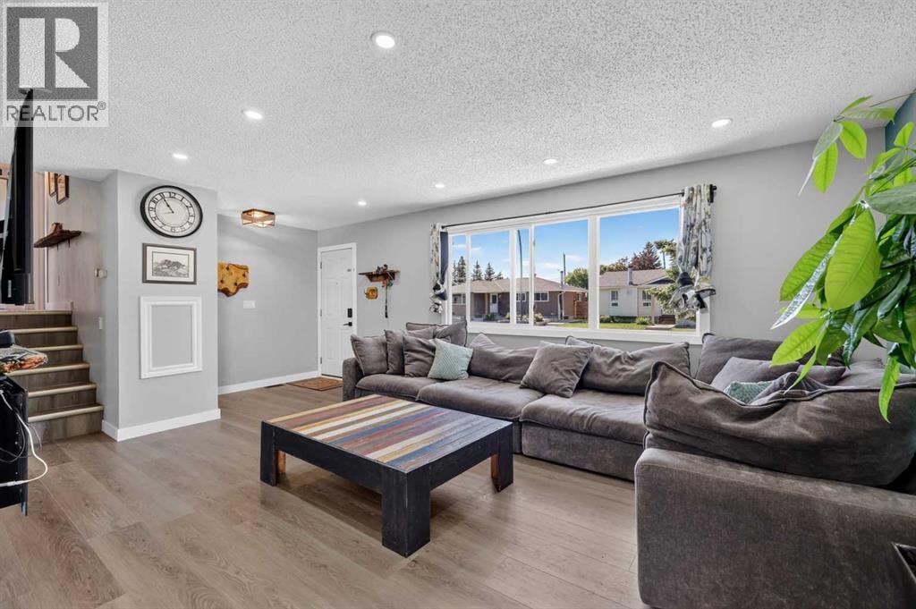 24 Penworth Crescent SE — photo 8