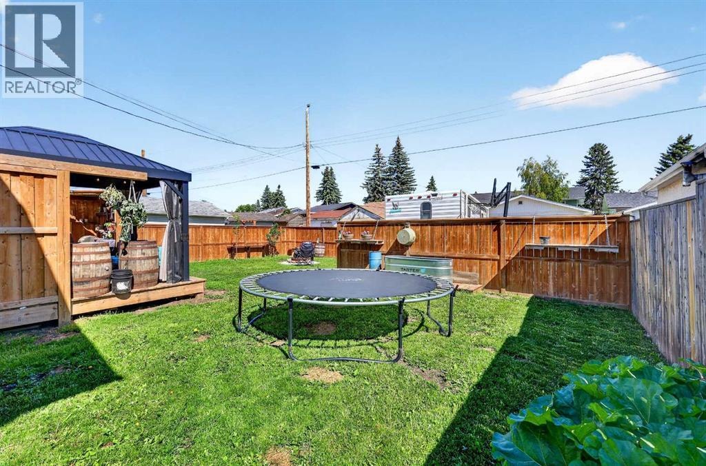 24 Penworth Crescent SE — photo 34