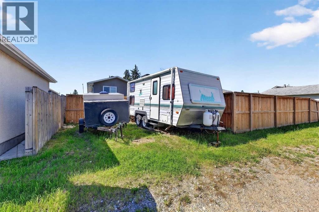 24 Penworth Crescent SE — photo 43