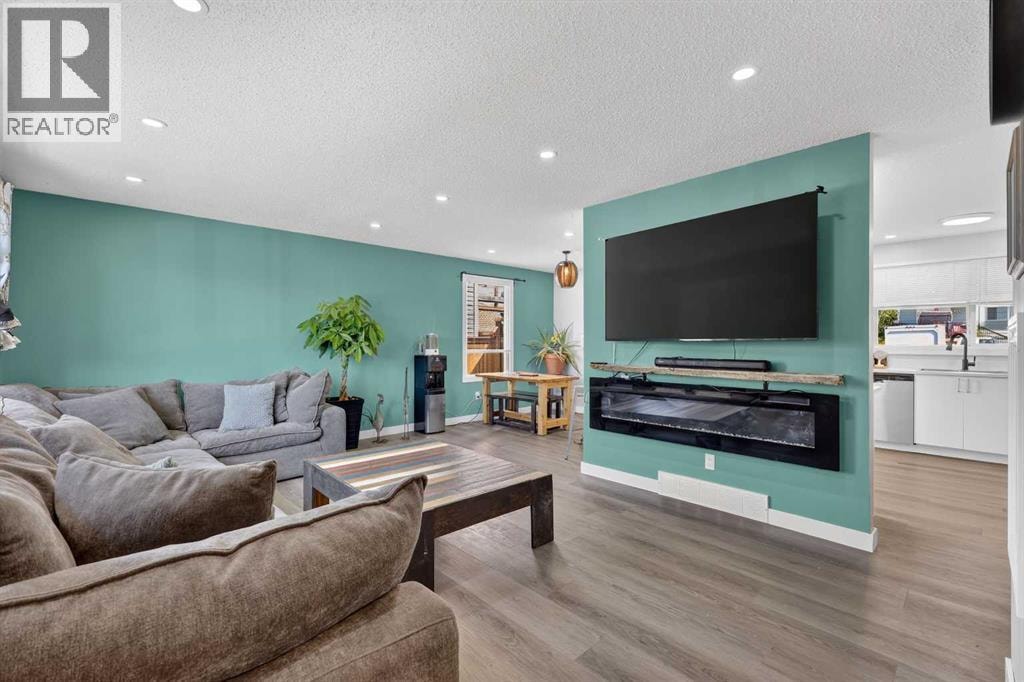 24 Penworth Crescent SE — photo 5