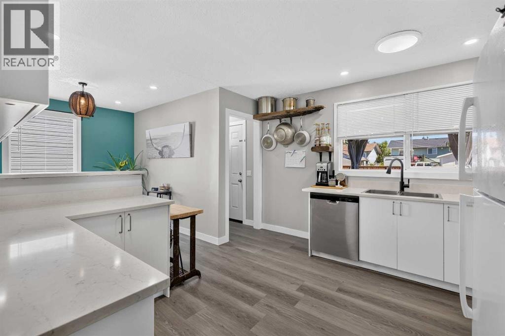 24 Penworth Crescent SE — photo 17