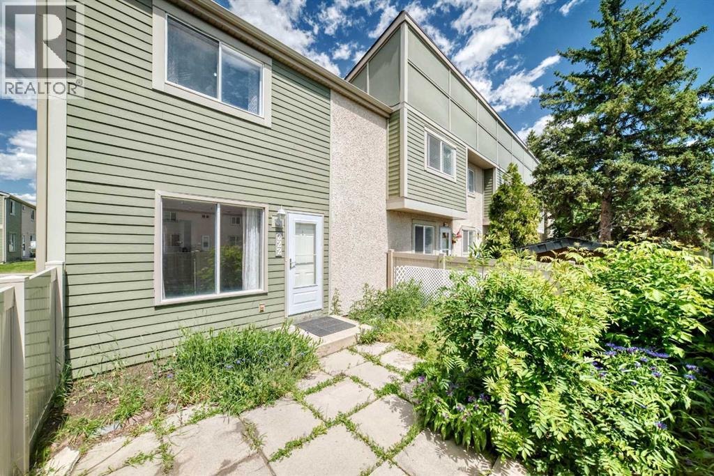 222, 406 Blackthorn Road NE — photo 19