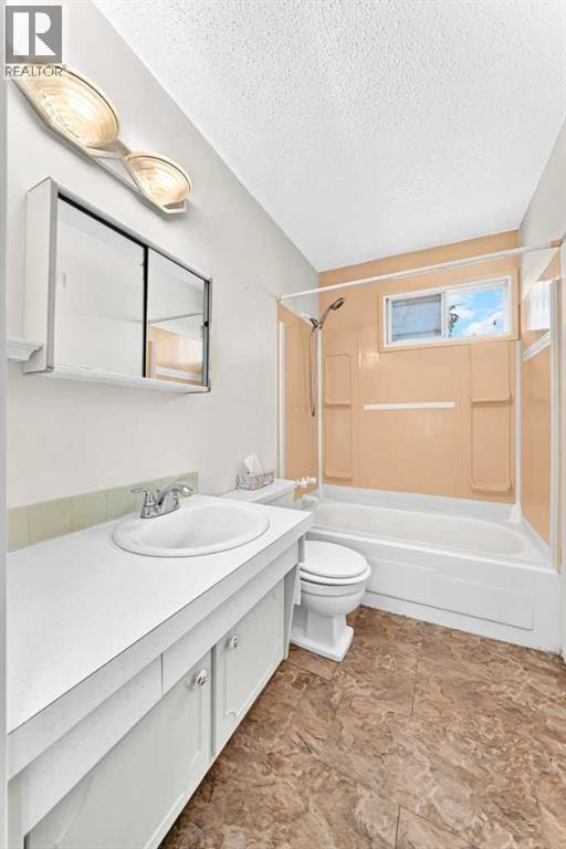 222, 406 Blackthorn Road NE — photo 30