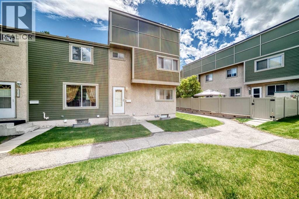 222, 406 Blackthorn Road NE — photo 3