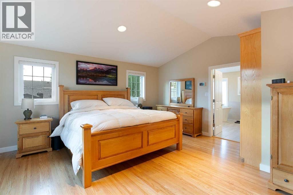 5028 Vanstone Crescent NW — photo 16