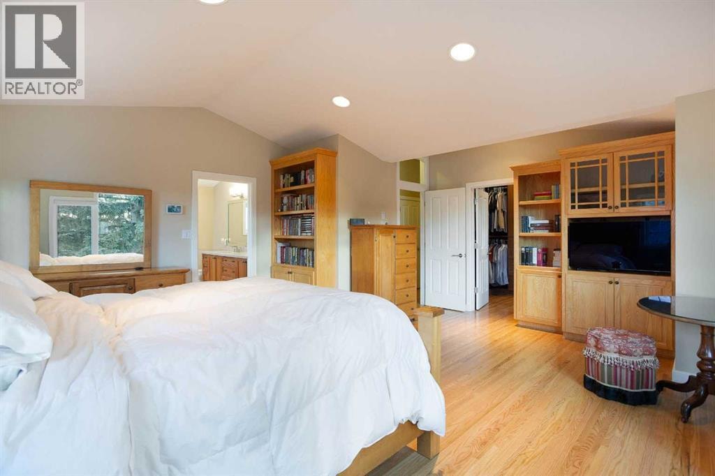 5028 Vanstone Crescent NW — photo 17