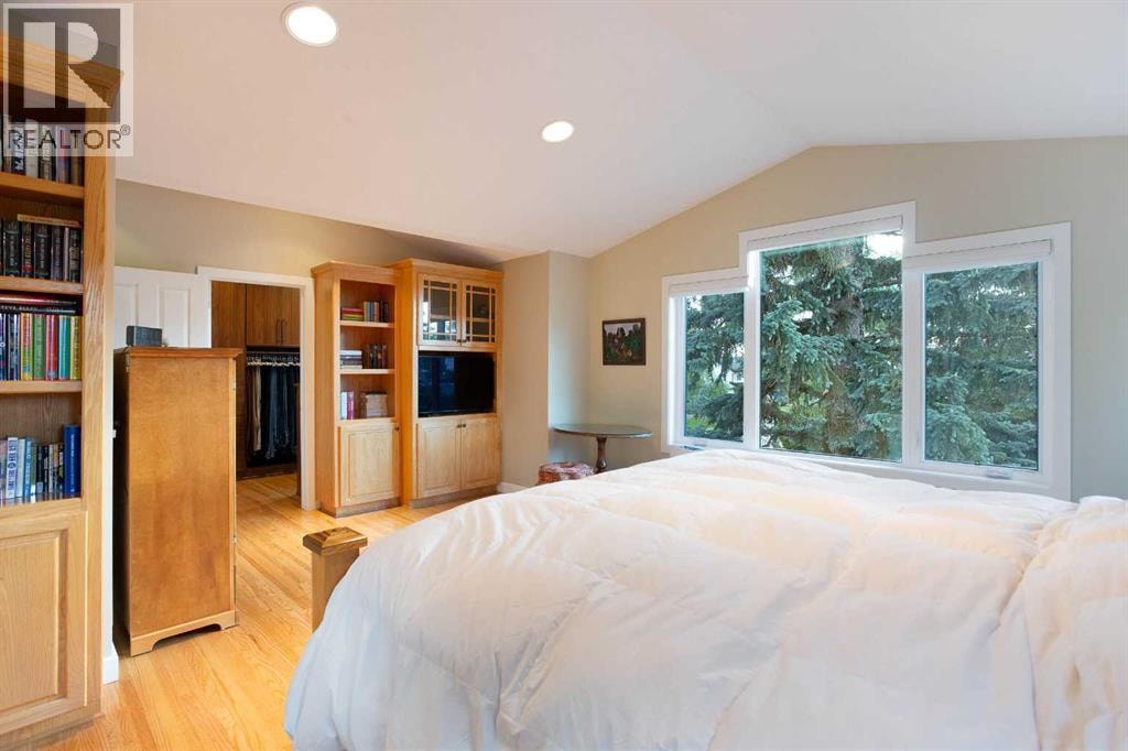 5028 Vanstone Crescent NW — photo 18