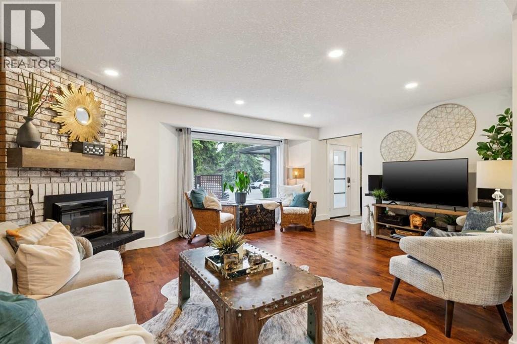 444 Bracewood Crescent SW — photo 3