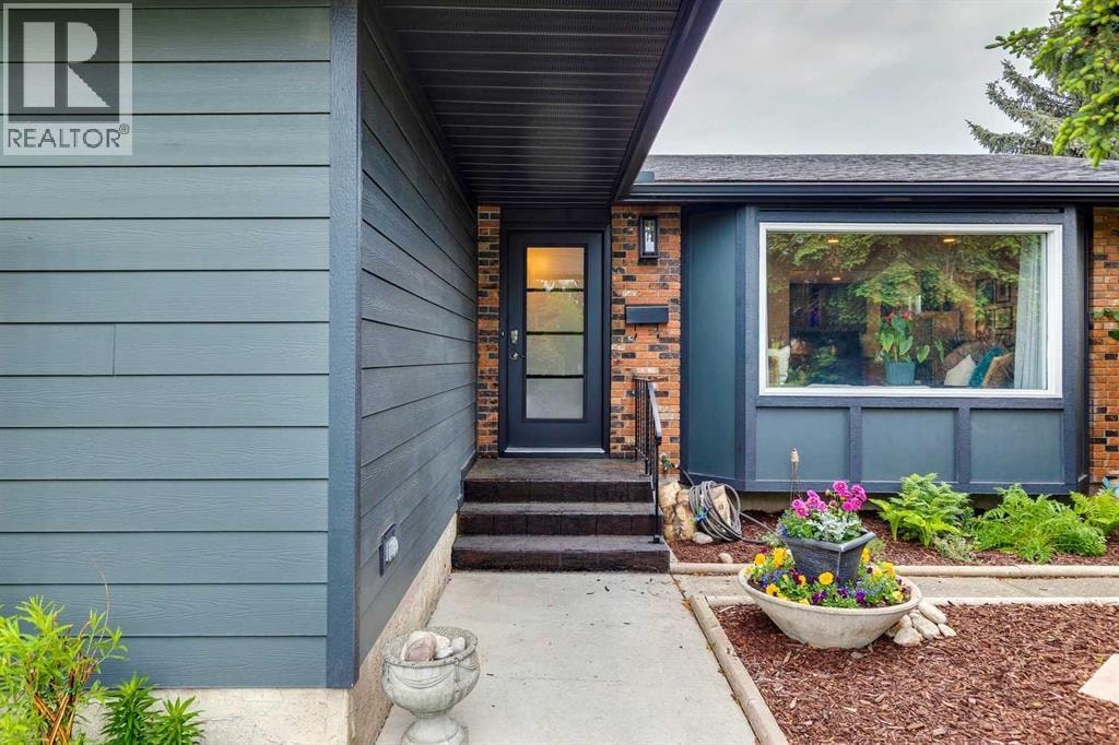 444 Bracewood Crescent SW — photo 2