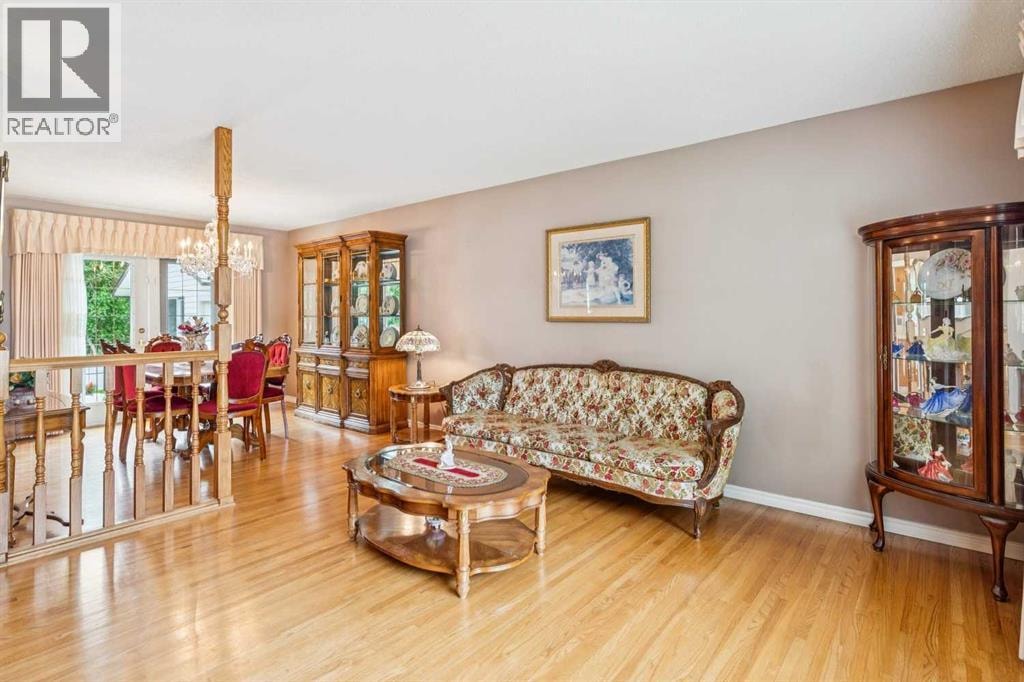 5036 Vallance Crescent NW — photo 3