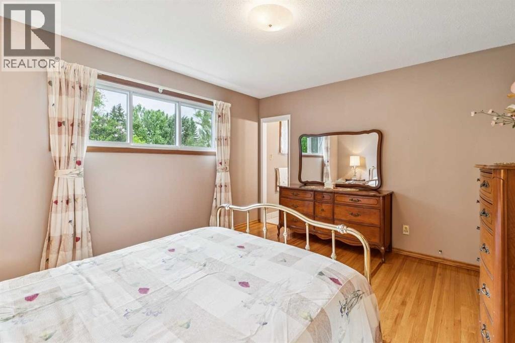 5036 Vallance Crescent NW — photo 15