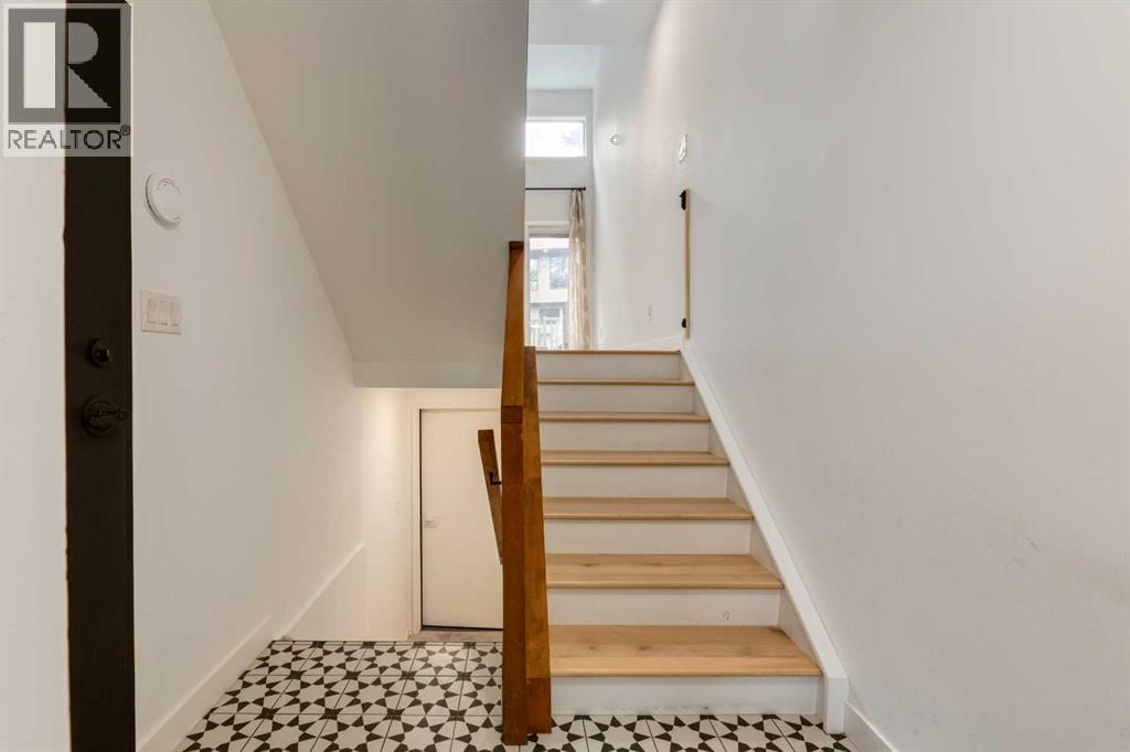 256 Point Mckay Terrace NW — photo 3