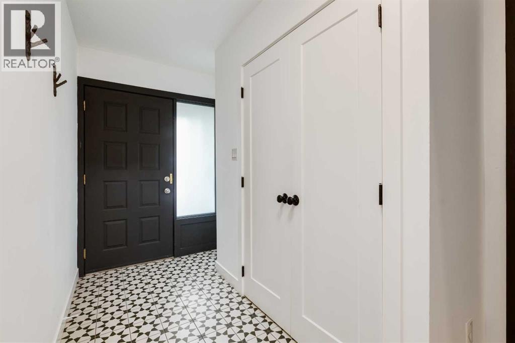 256 Point Mckay Terrace NW — photo 2