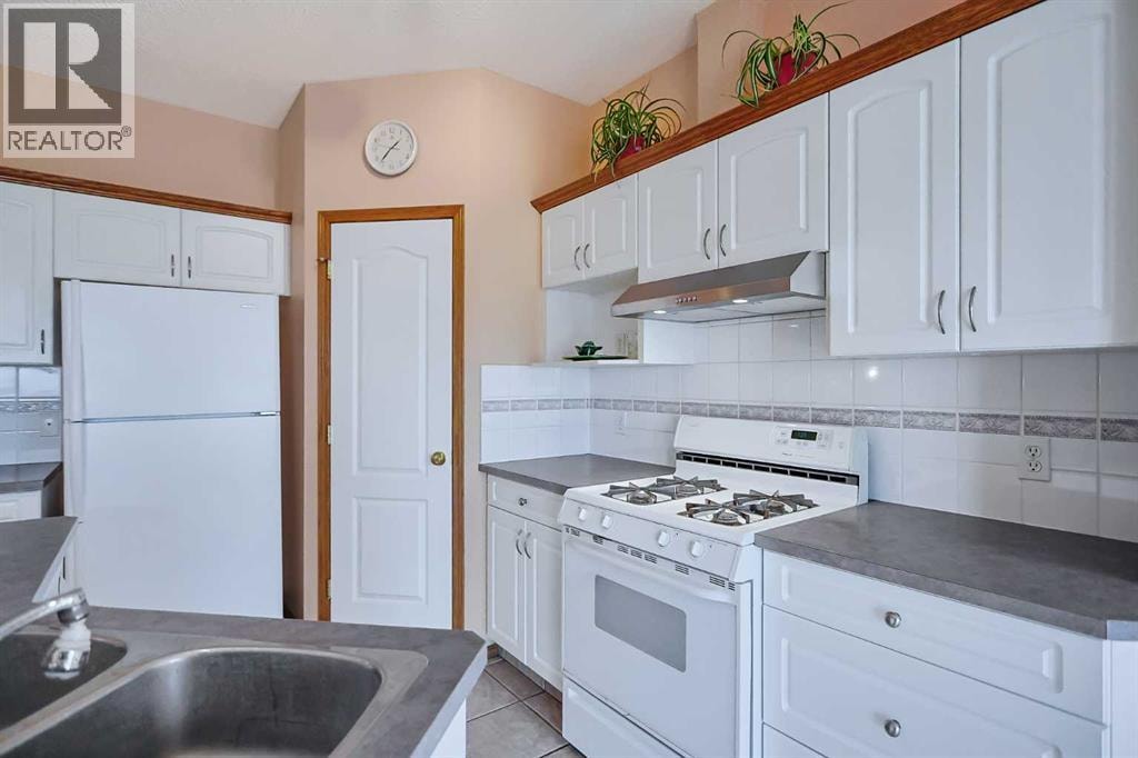 78 Hamptons Link NW — photo 10