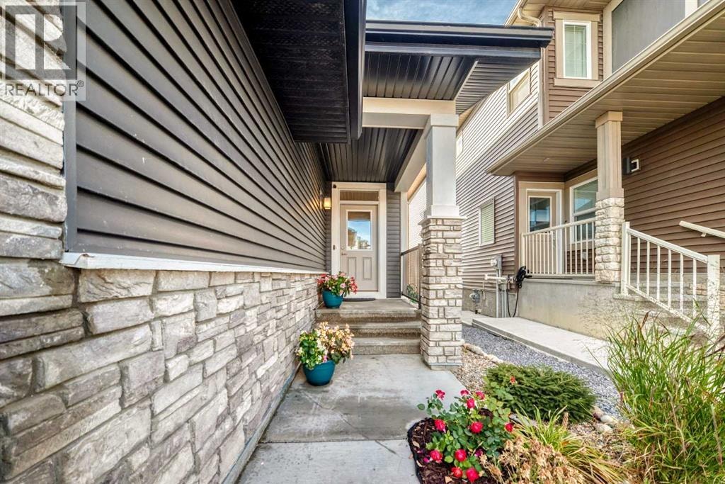 615 Kingsmere Way SE — photo 2