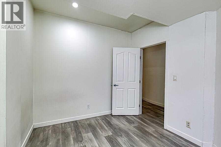 16 Rockcliff Point NW — photo 44