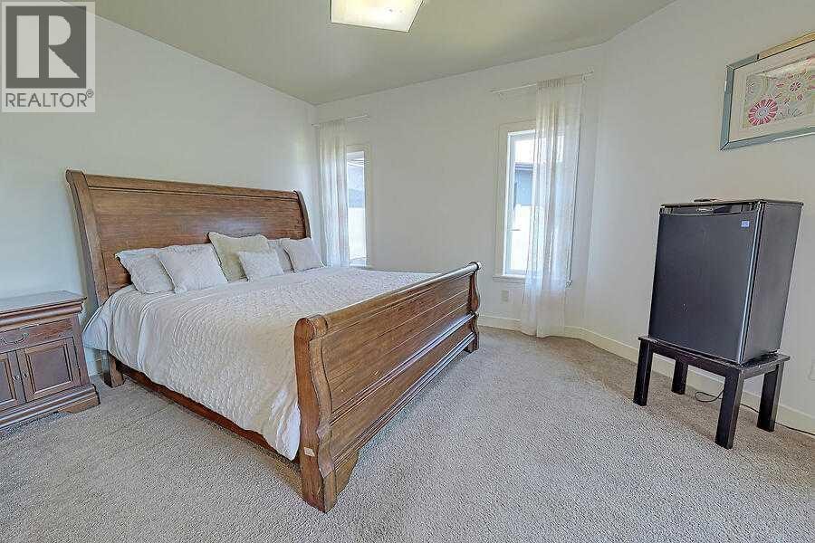16 Rockcliff Point NW — photo 32