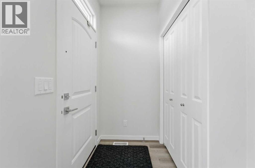 21 Corner Glen Row NE — photo 4