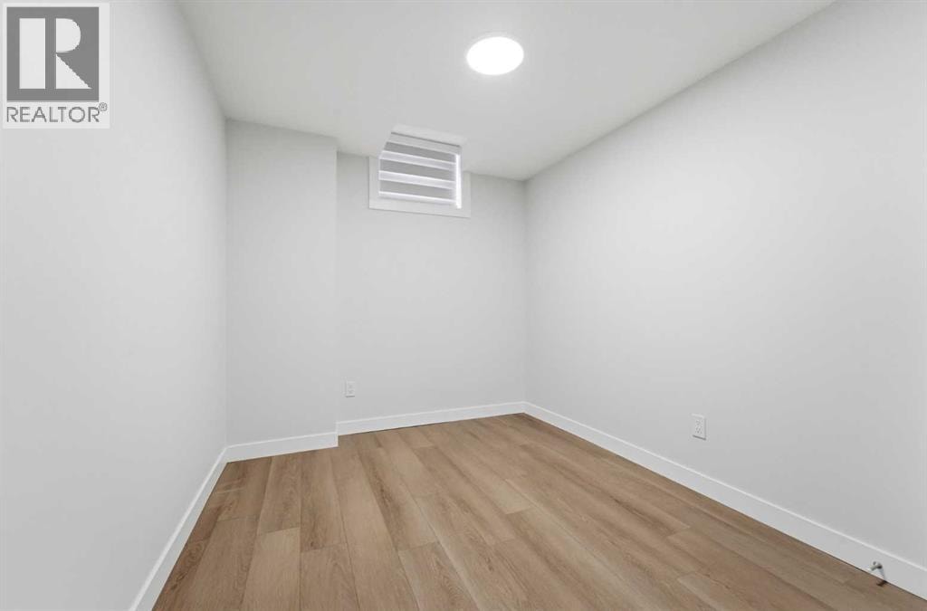 21 Corner Glen Row NE — photo 42