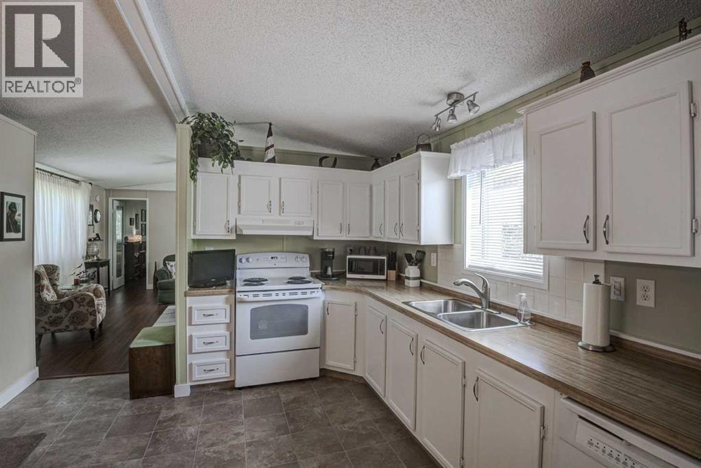 221, 99 Arbour Lake Road NW — photo 8
