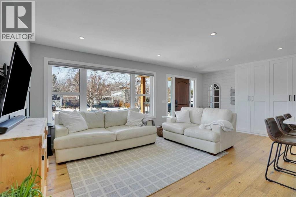 34 Malibou Road SW — photo 8
