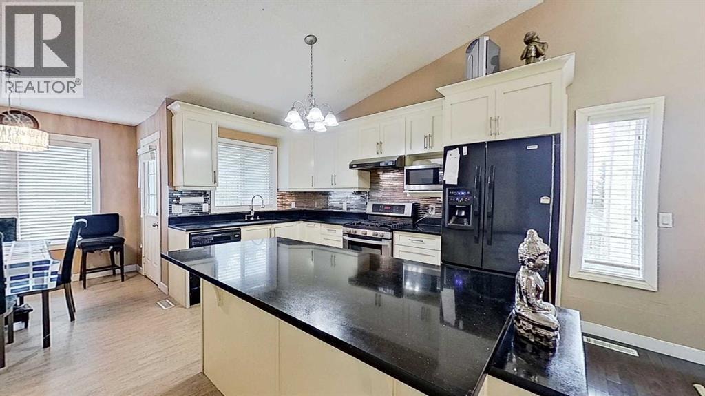 109 Edgebrook Gardens NW — photo 10