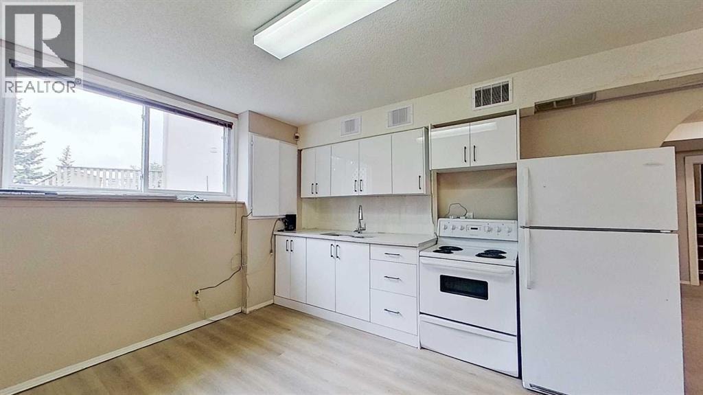109 Edgebrook Gardens NW — photo 32