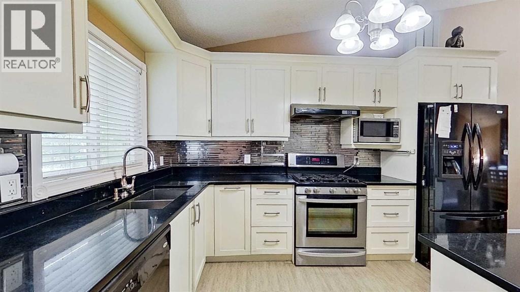 109 Edgebrook Gardens NW — photo 11