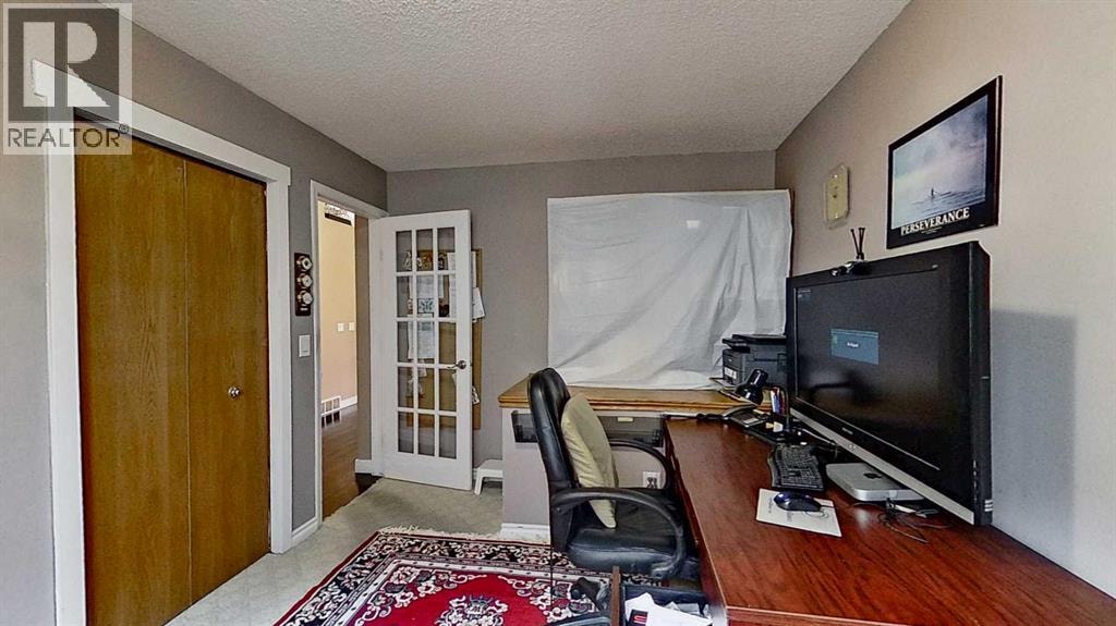 109 Edgebrook Gardens NW — photo 16