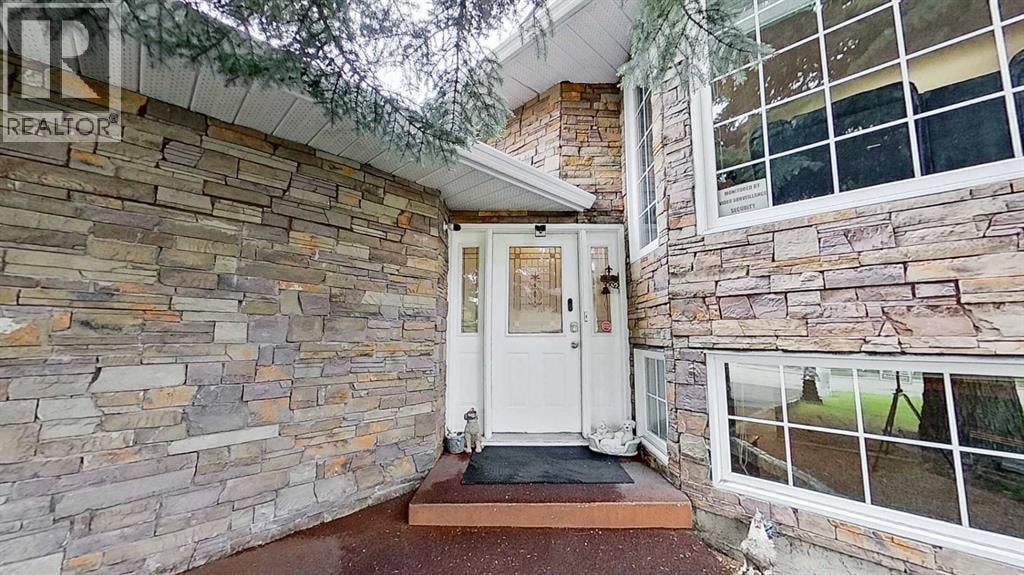 109 Edgebrook Gardens NW — photo 34