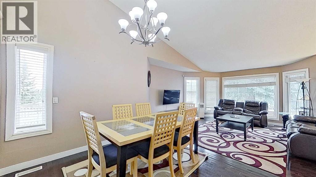 109 Edgebrook Gardens NW — photo 9