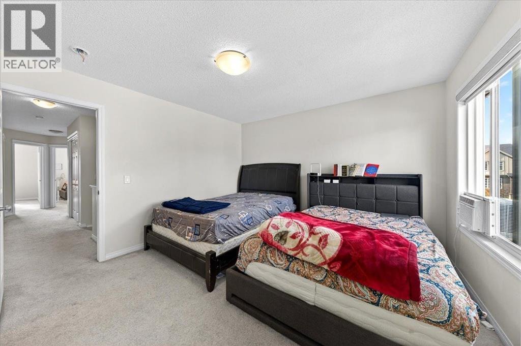 15 Savanna Parade — photo 25