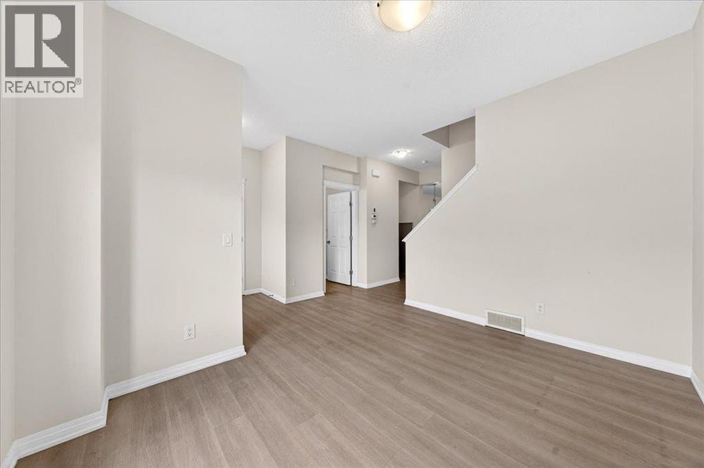 15 Savanna Parade — photo 8