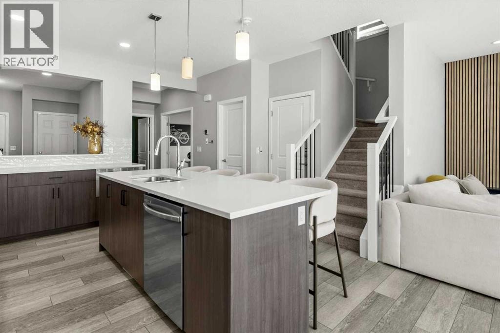 243 Silver Spruce Grove SW — photo 10