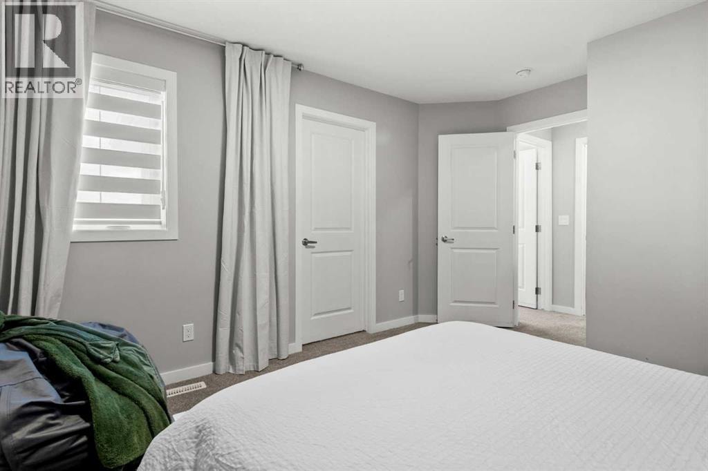 243 Silver Spruce Grove SW — photo 27