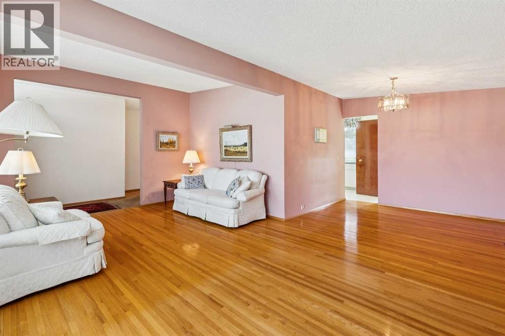 4312 40 Street NW — photo 6