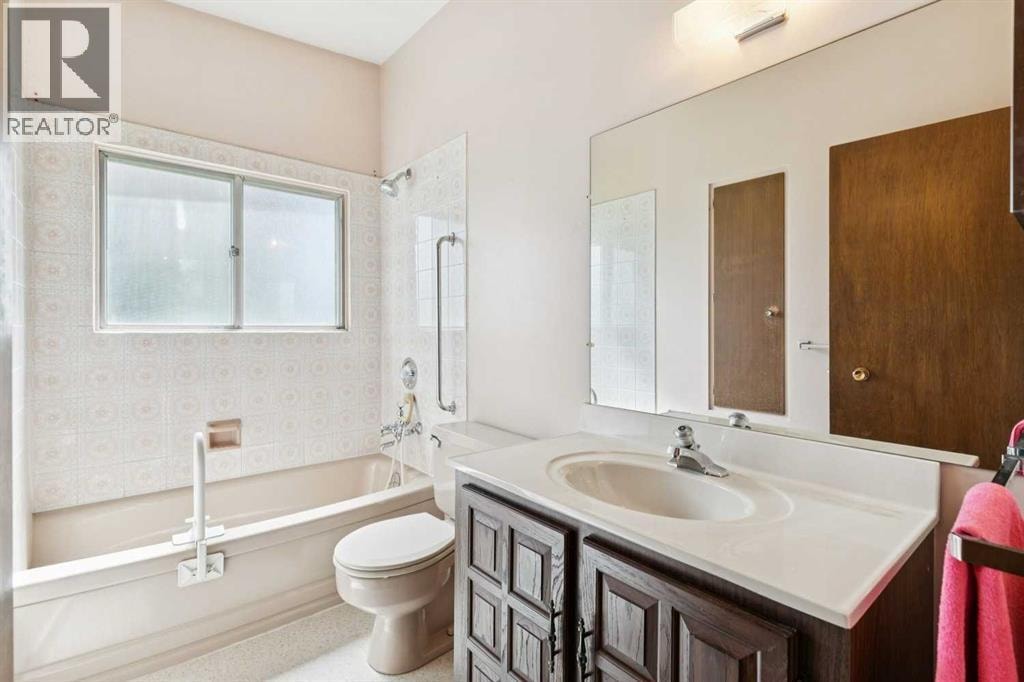 4312 40 Street NW — photo 23
