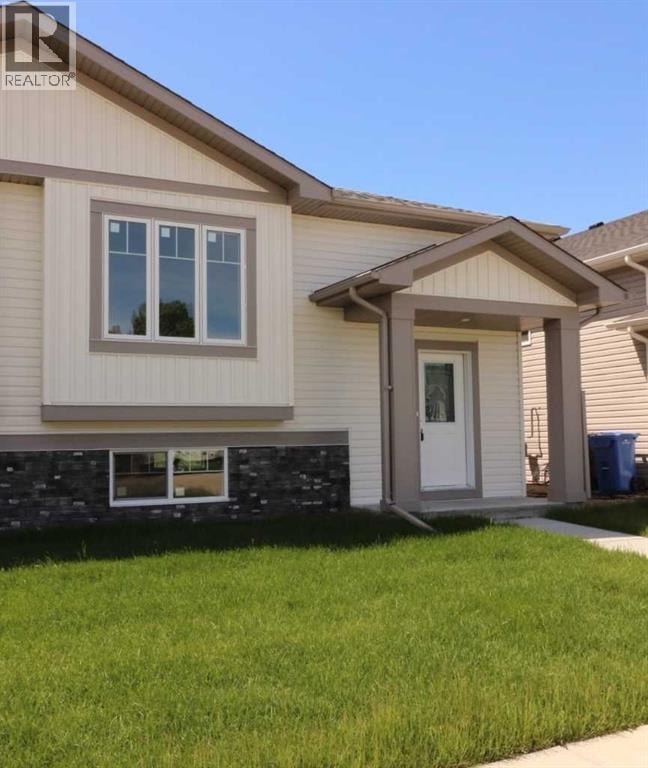 443 Henricks Drive — photo 1