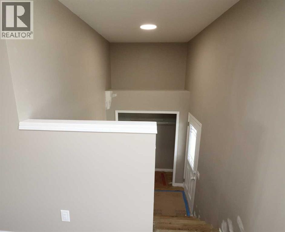 443 Henricks Drive — photo 3
