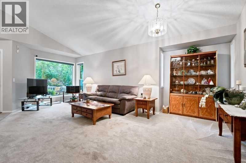 501 Coral Keys Villas NE — photo 13