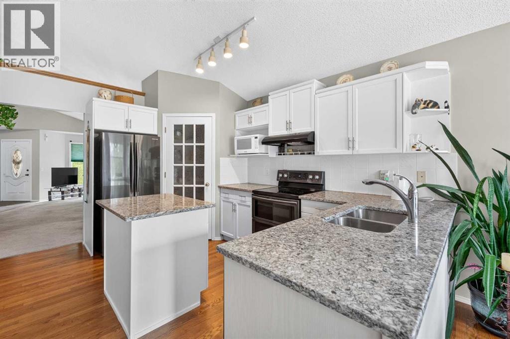 501 Coral Keys Villas NE — photo 9