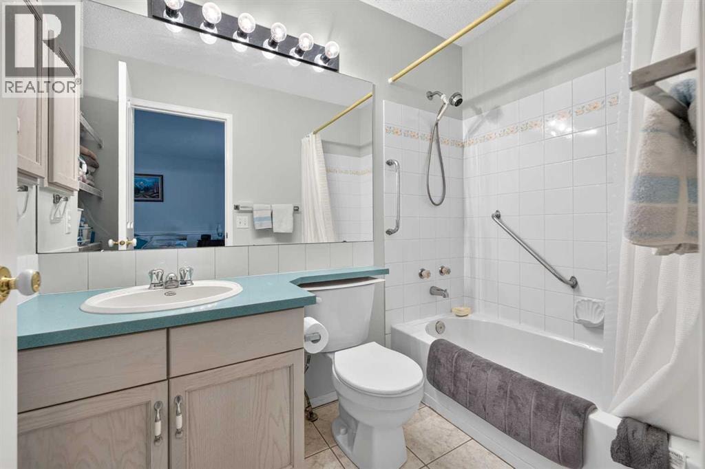 501 Coral Keys Villas NE — photo 16