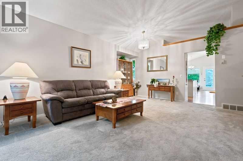 501 Coral Keys Villas NE — photo 11