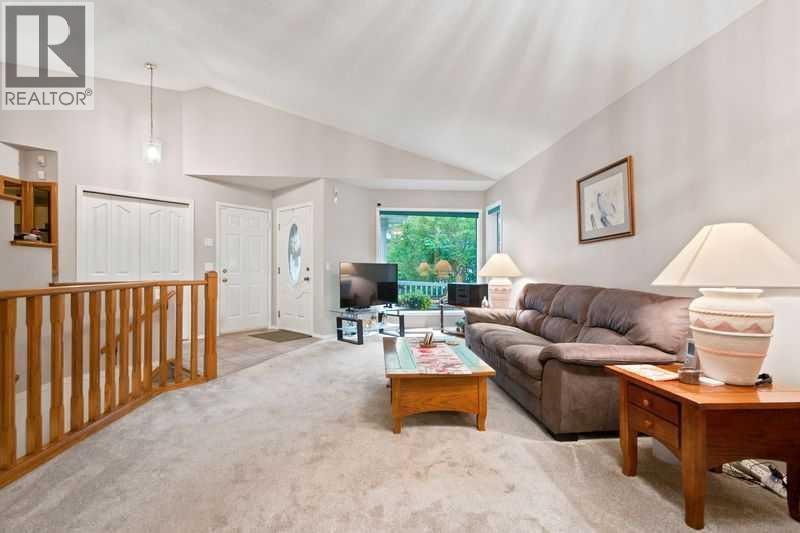 501 Coral Keys Villas NE — photo 12