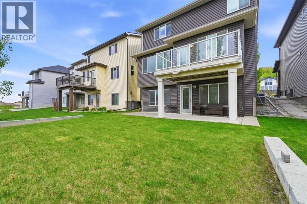 172 Sherwood Mews NW — photo 3